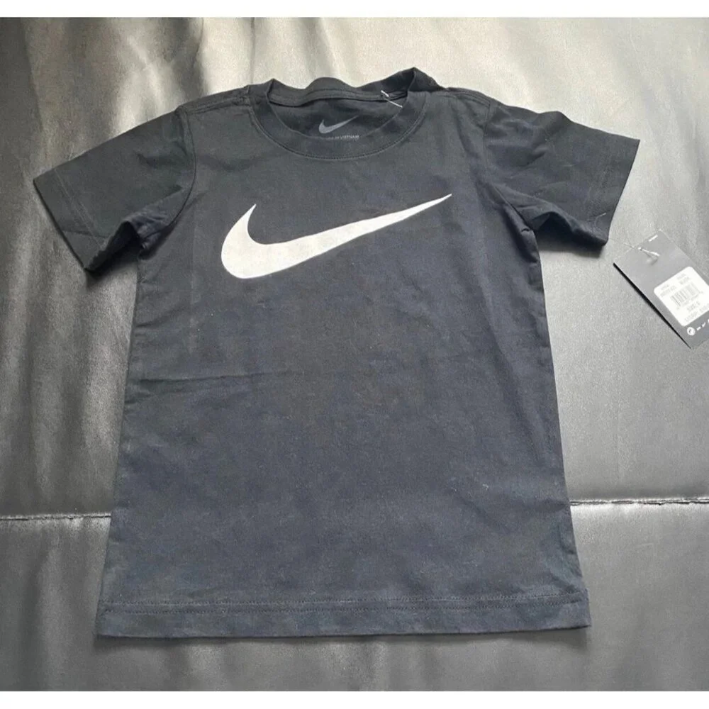 NWT Nike Hoodie & Tee Bundle Boys Size 6